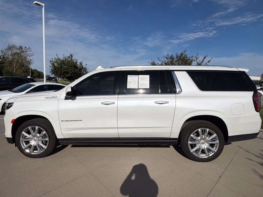 Used 2023 Chevrolet Suburban High Country w/ Premium Package 2 AWD/4WD image 5