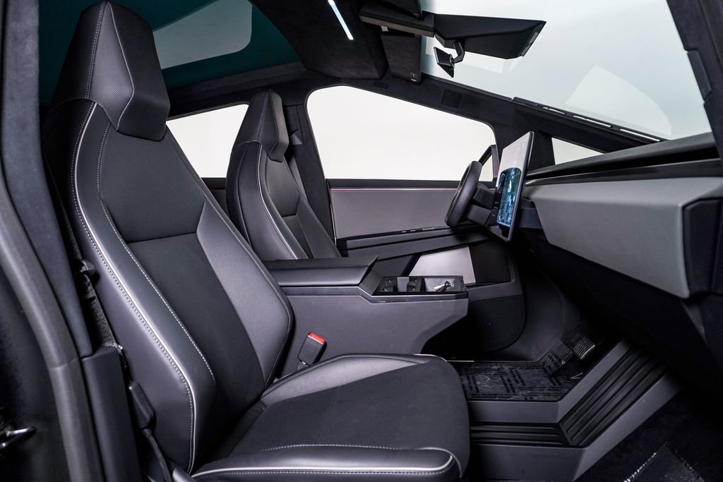 Used 2024 Tesla Cybertruck AWD Crew Cab image 16