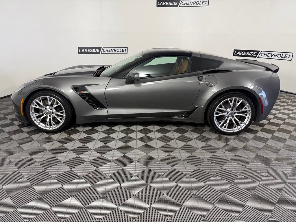 Used 2015 Chevrolet Corvette Z06 w/ 3LZ Preferred Equipment Group RWD image 3