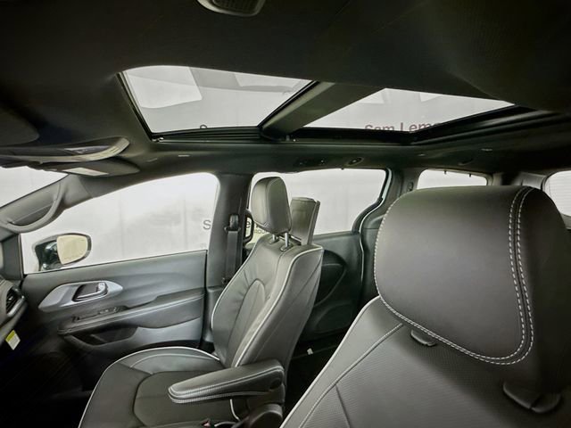 New 2026 Chrysler Pacifica Limited w/ Uconnect Theater Family Group image 21