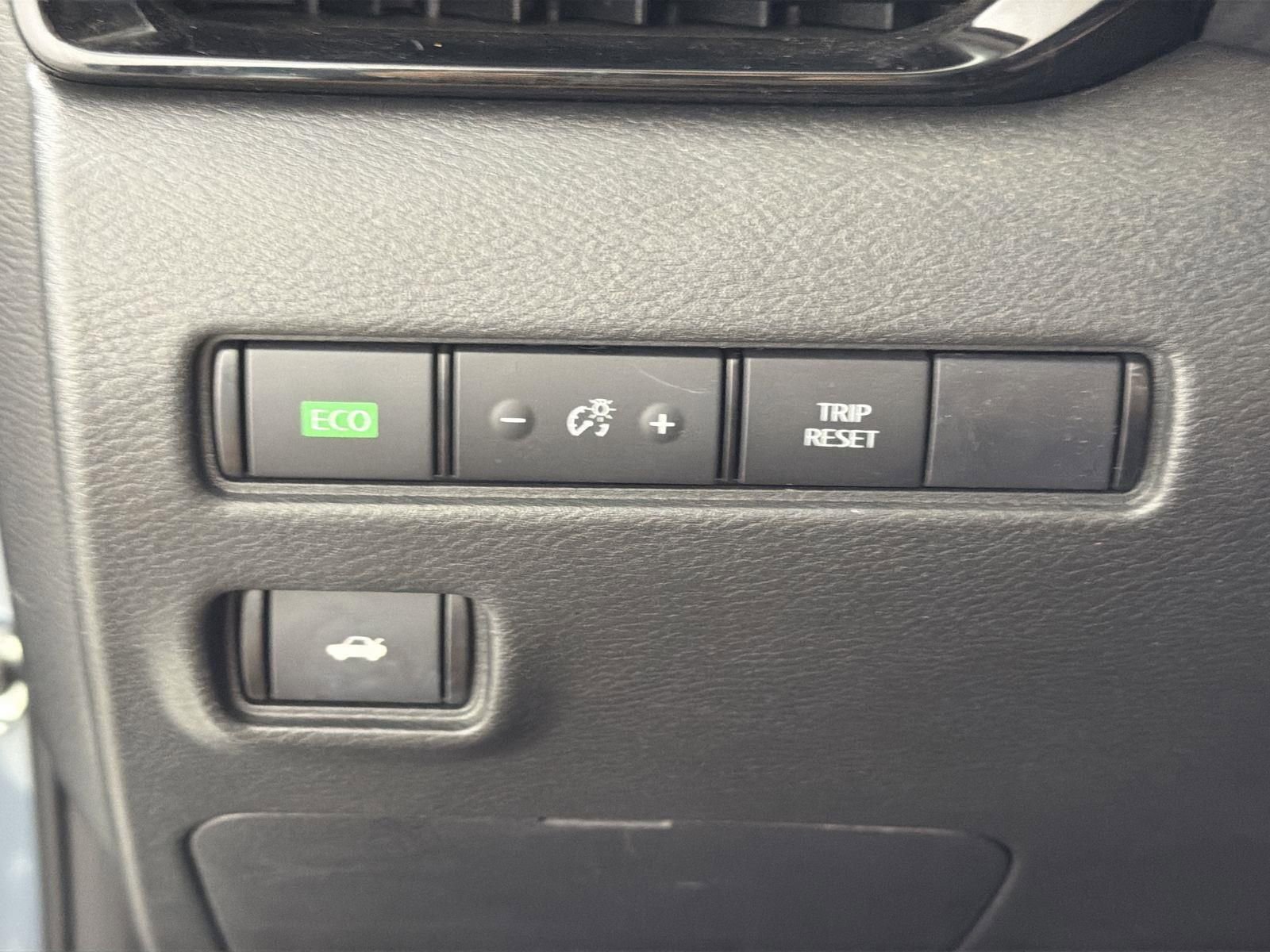 Used 2025 Nissan Sentra SV FWD image 18