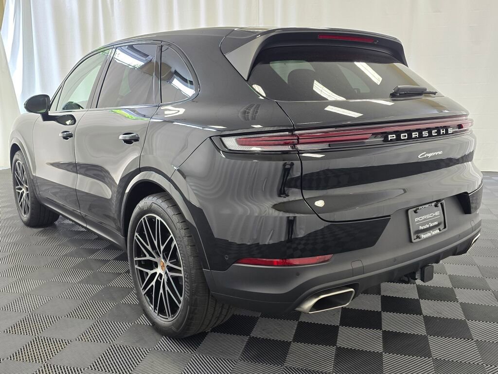 Certified 2025 Porsche Cayenne image 3