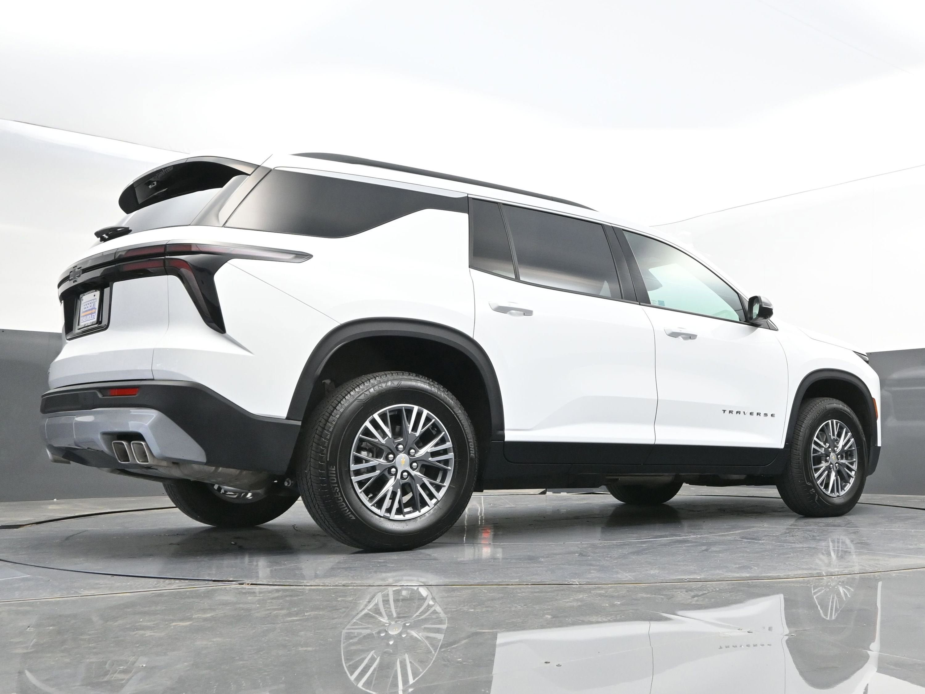 Used 2026 Chevrolet Traverse LT w/ Driver Confidence Package FWD image 38