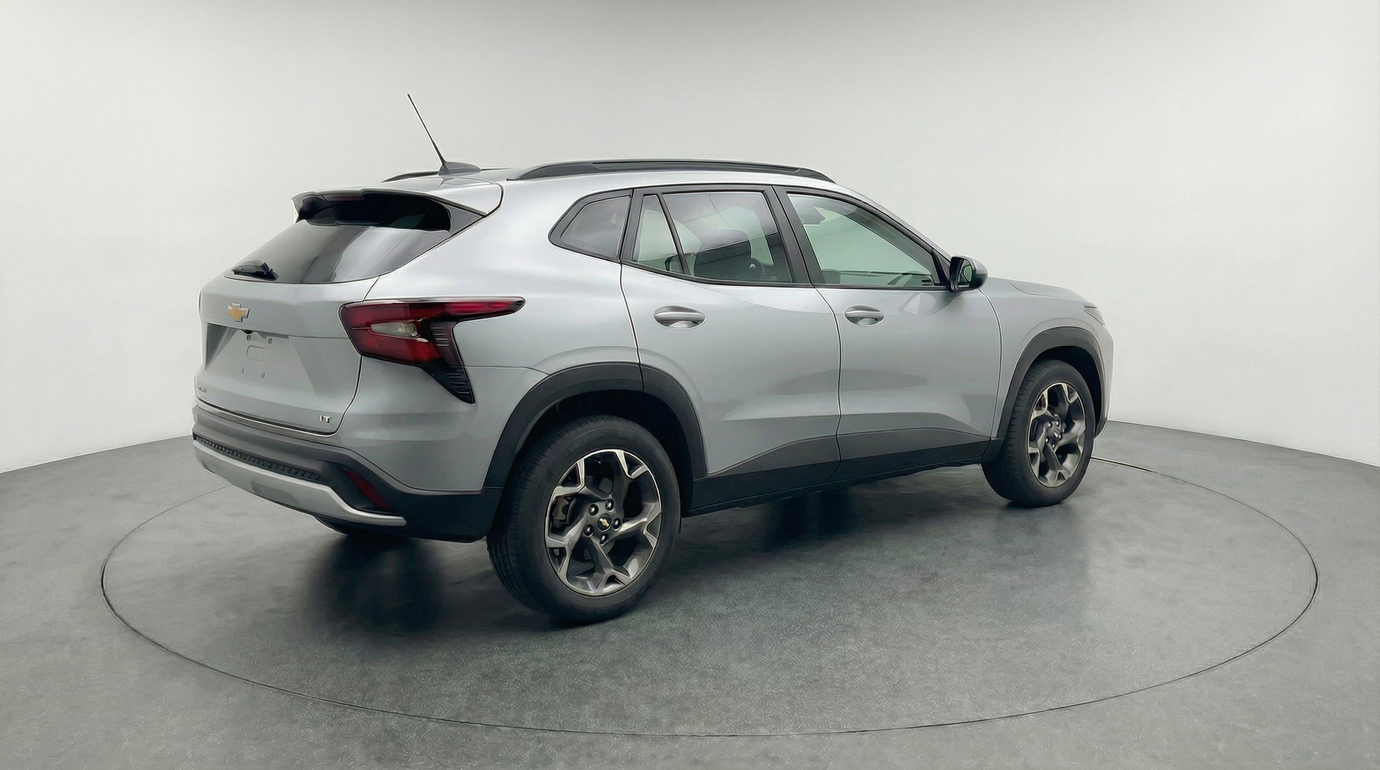Used 2025 Chevrolet Trax LT FWD image 9