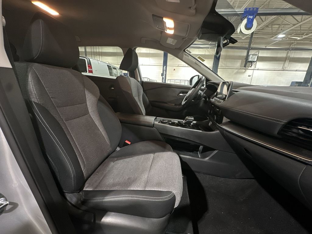 Used 2022 Nissan Rogue SV image 24