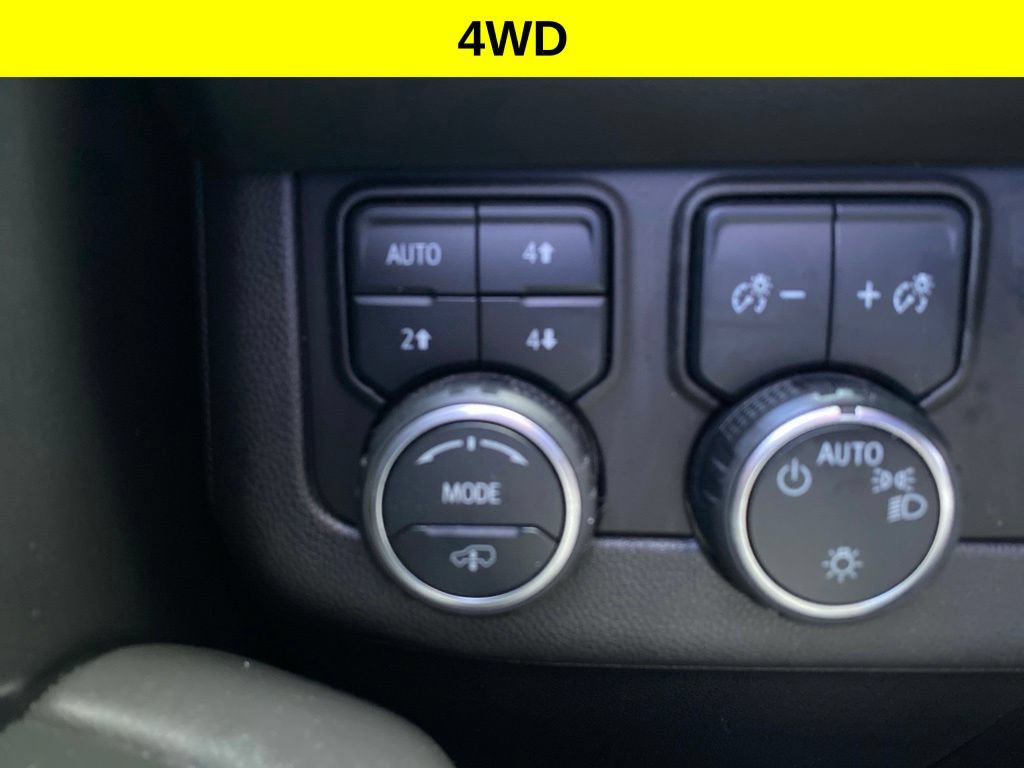 Used 2022 Chevrolet Suburban High Country AWD/4WD image 9