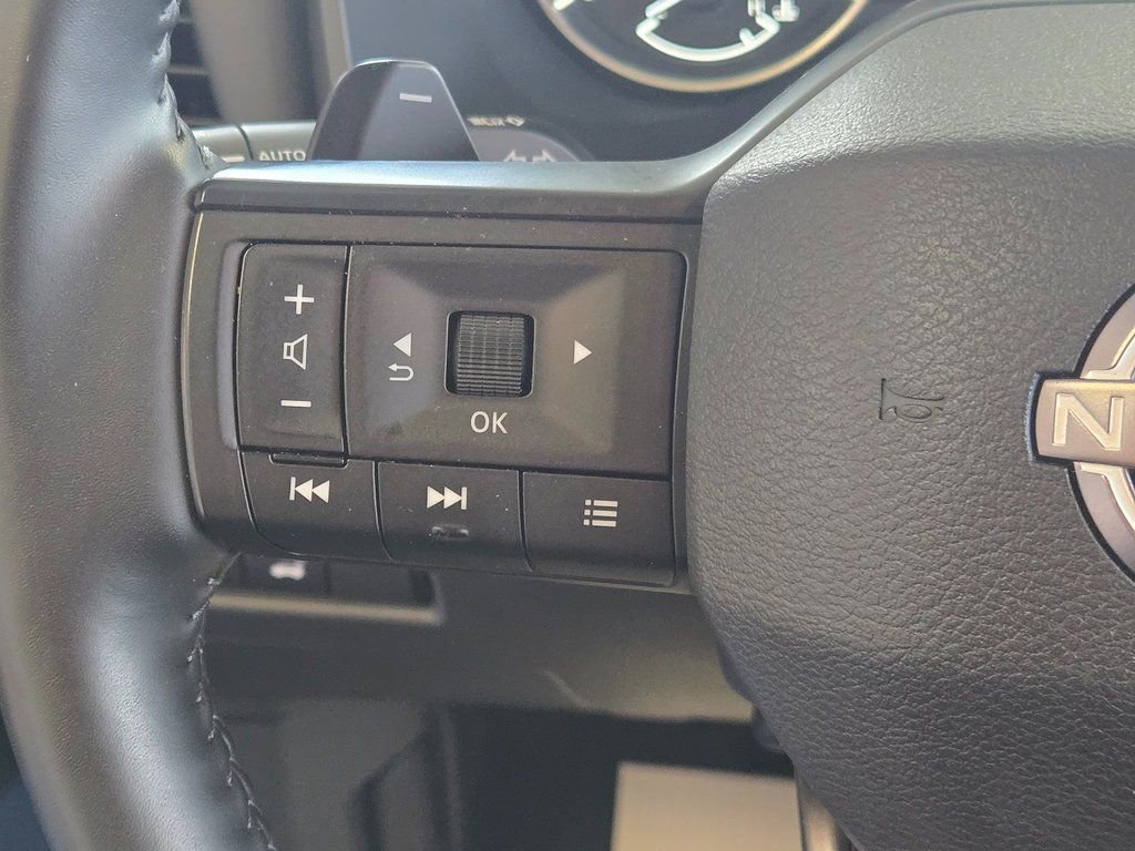 Used 2025 Nissan Rogue SV image 15