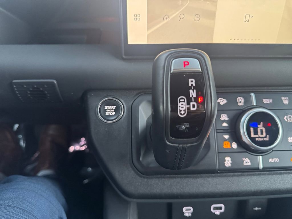 Used 2024 Land Rover Defender 130 X-Dynamic SE image 22