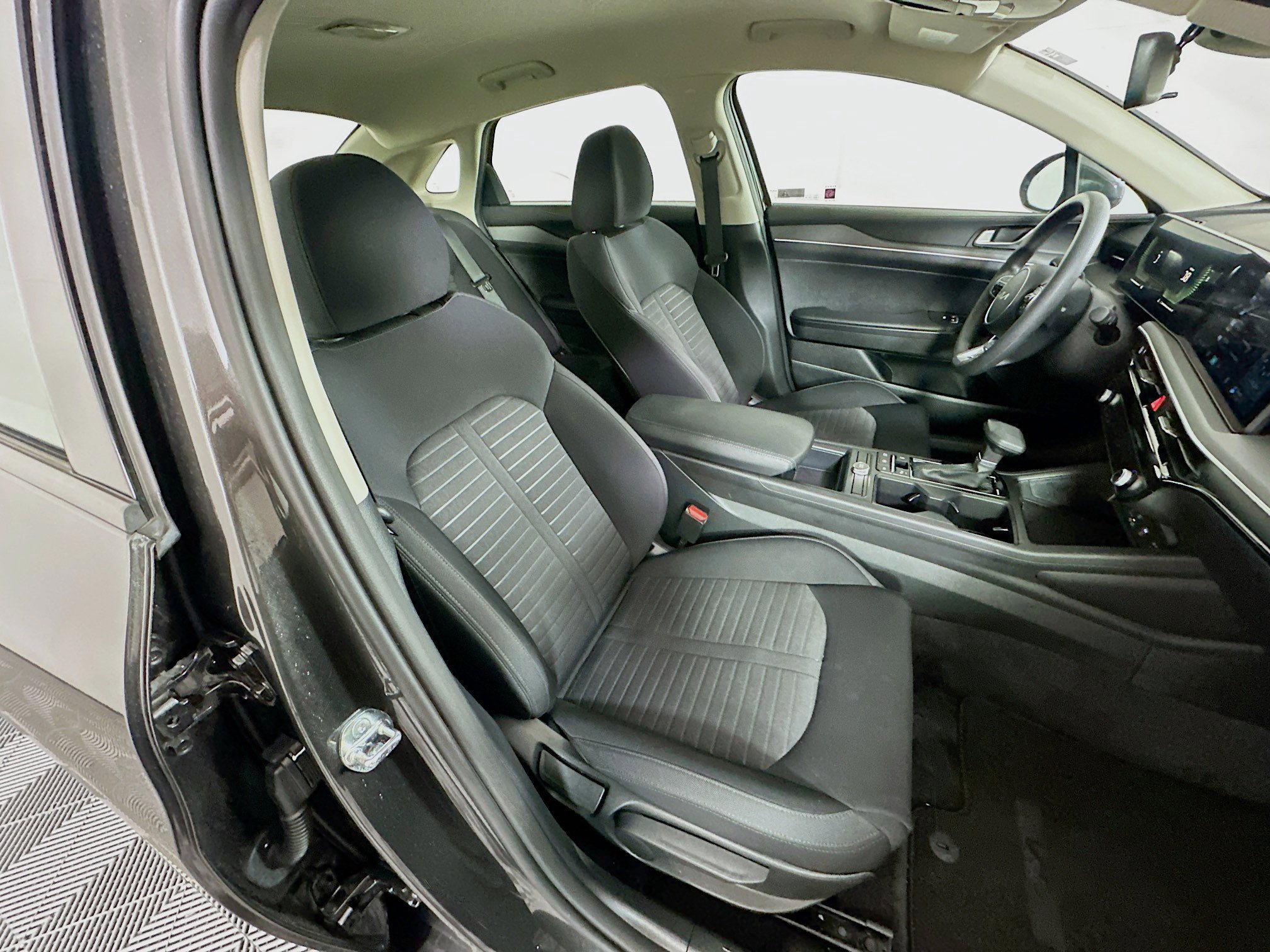 Used 2025 Kia K5 LXS image 30