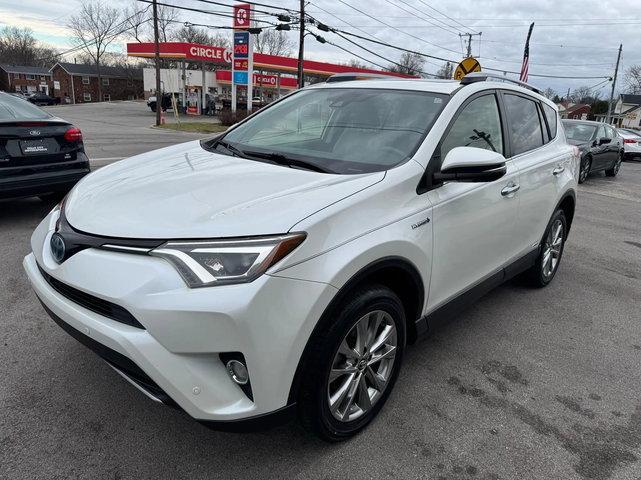 Used 2017 Toyota RAV4 Limited w/ Advanced Technology Package image 5