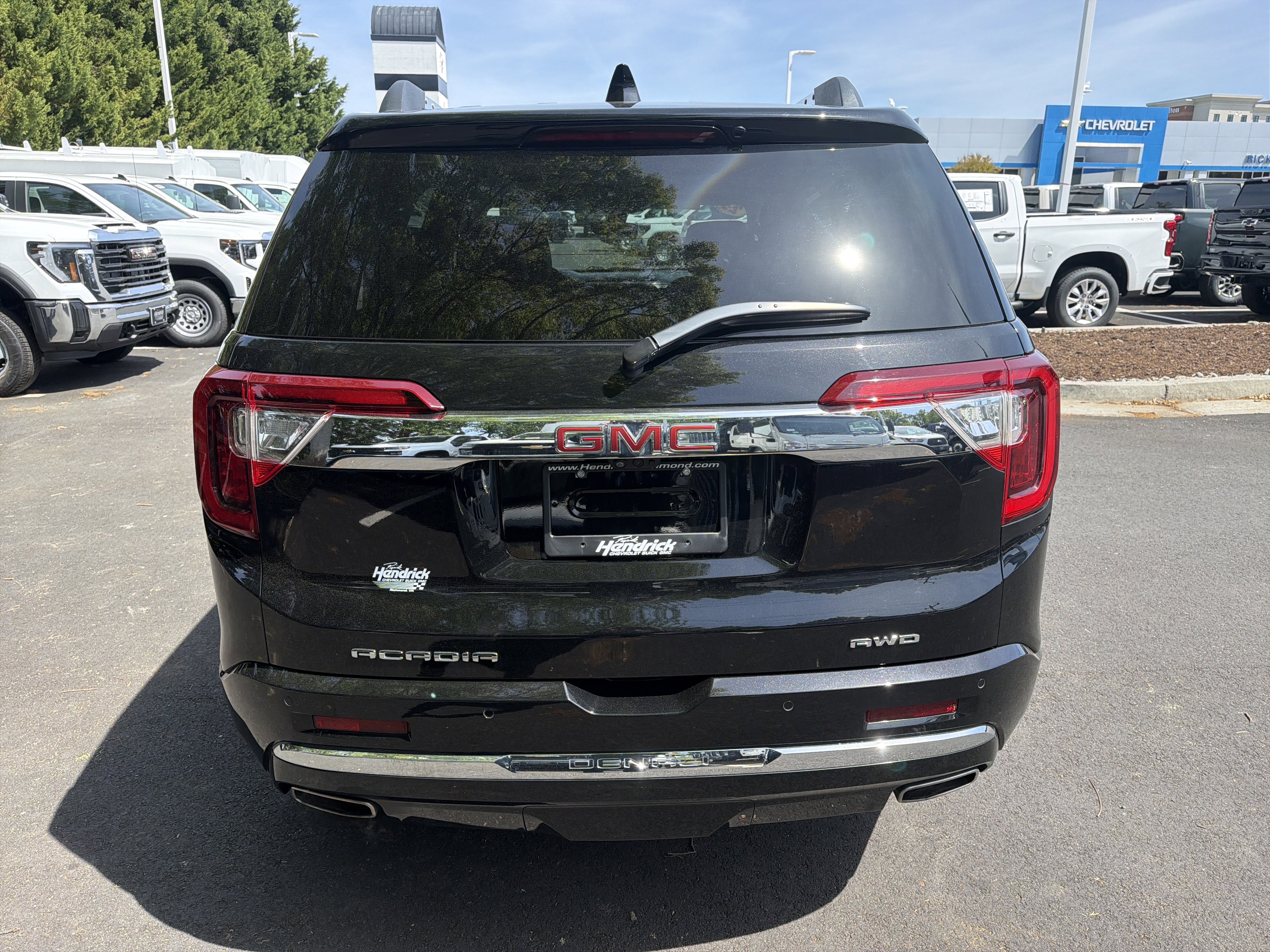 Used 2023 GMC Acadia Denali w/ Black Diamond Edition image 9