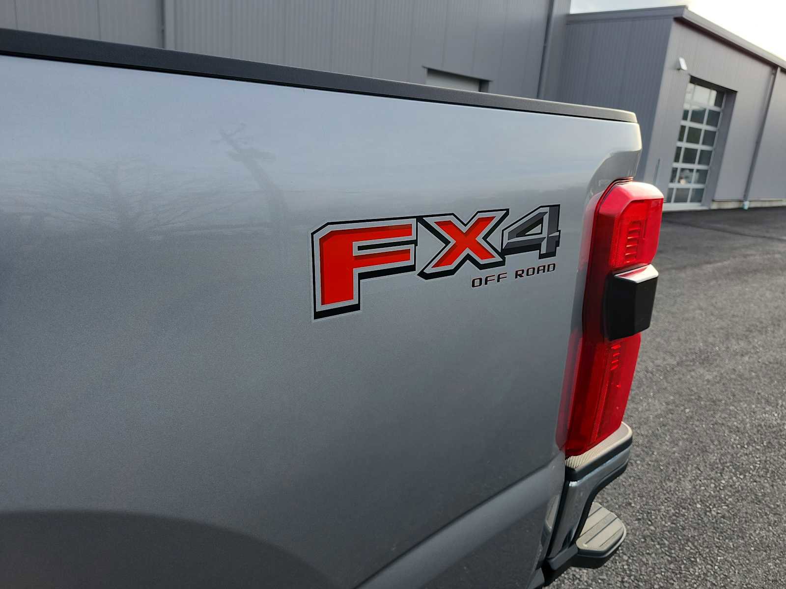 Used 2023 Ford F350 Lariat w/ FX4 Off-Road Package AWD/4WD image 16