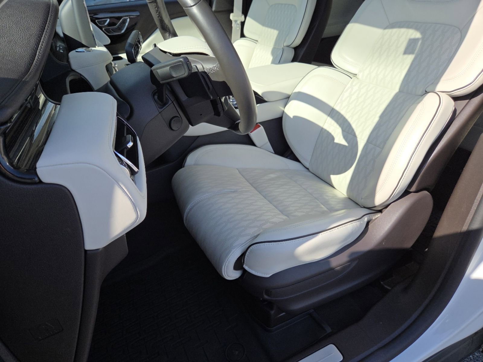 Used 2024 Lincoln Aviator Black Label AWD/4WD image 29