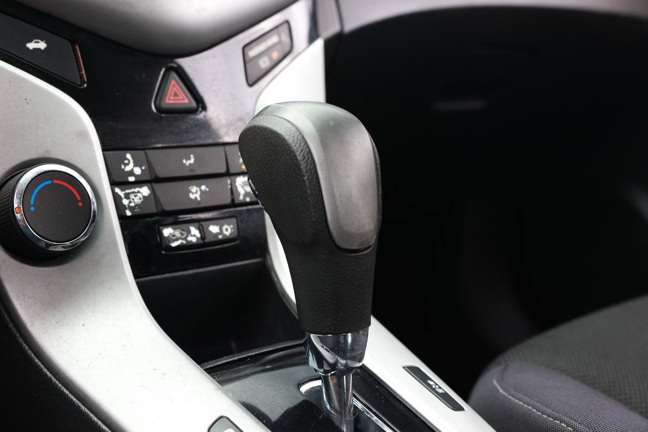 Used 2015 Chevrolet Cruze LT FWD image 36