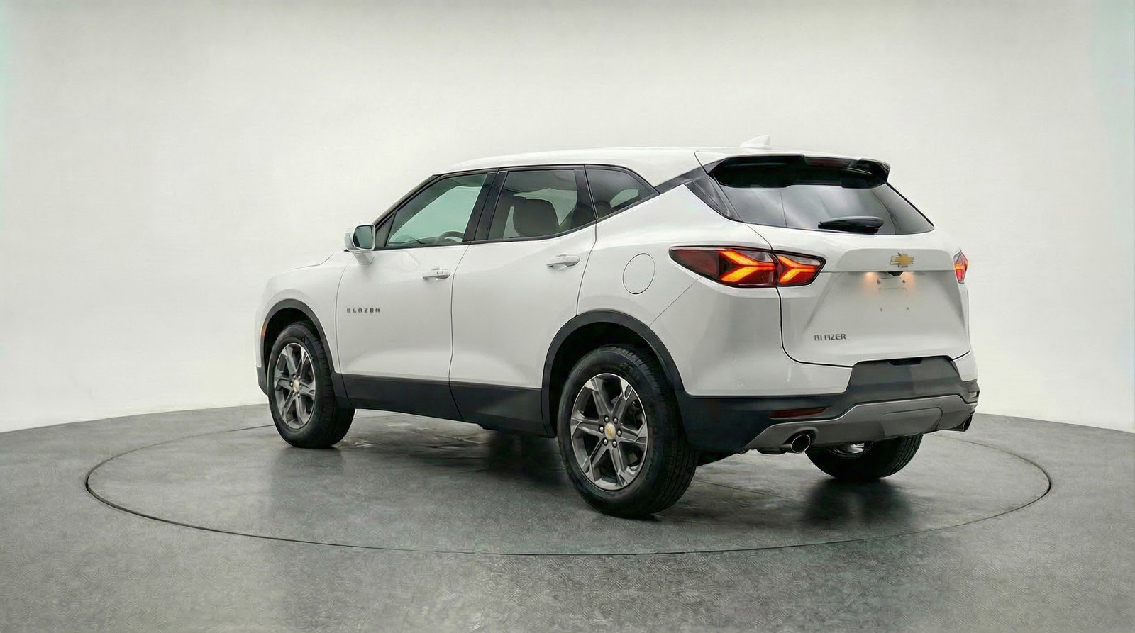 Used 2025 Chevrolet Blazer LT FWD image 6