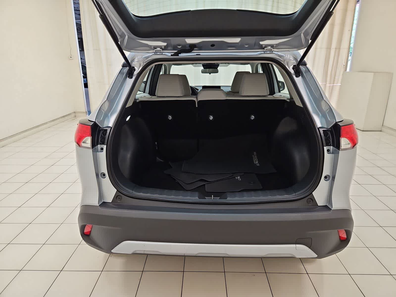 Used 2024 Toyota Corolla Cross L FWD image 19