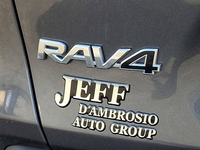 Used 2021 Toyota RAV4 XLE w/ Carpet Mat Package (TMS) image 34