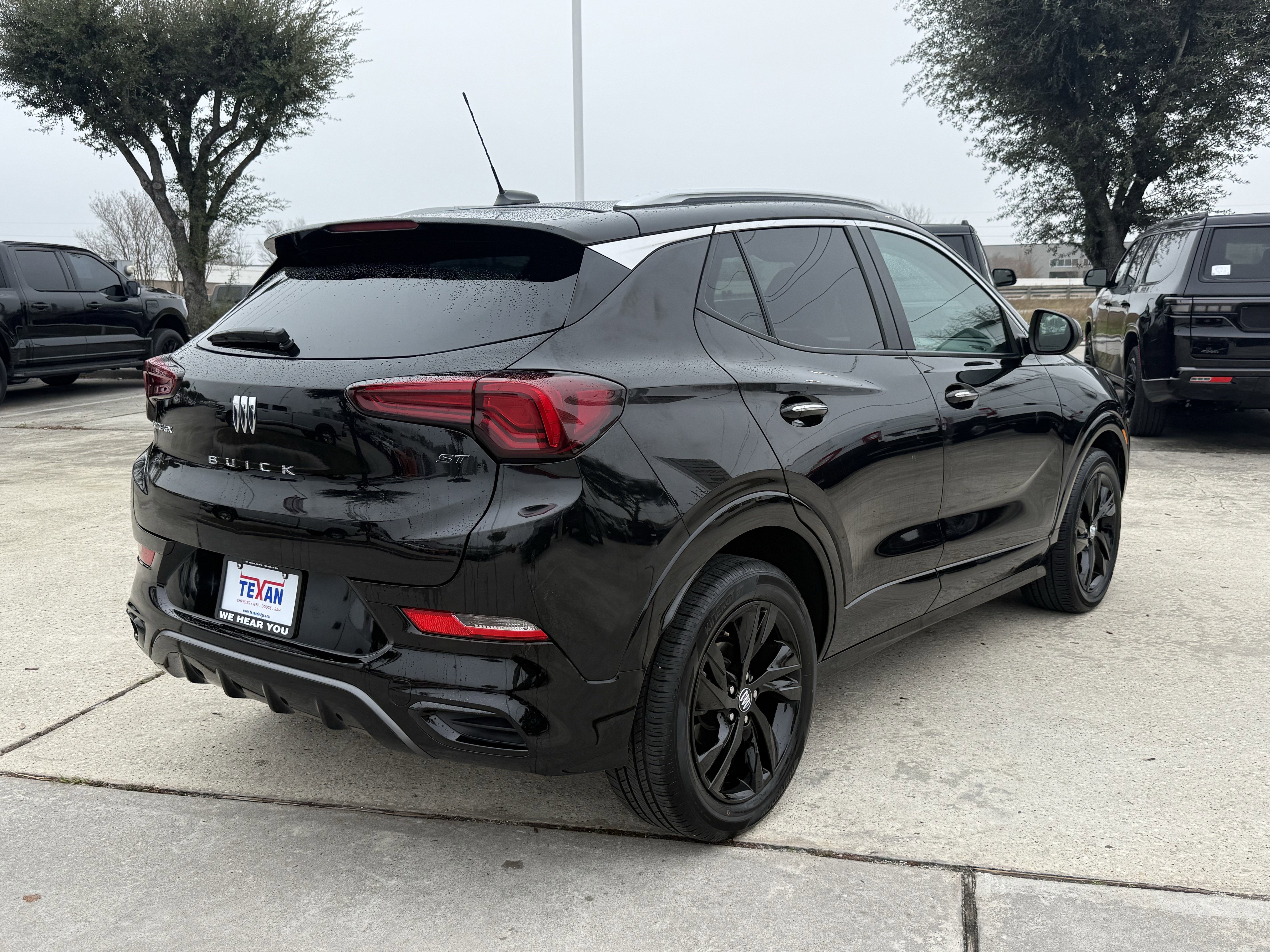 Used 2024 Buick Encore GX Sport Touring image 5