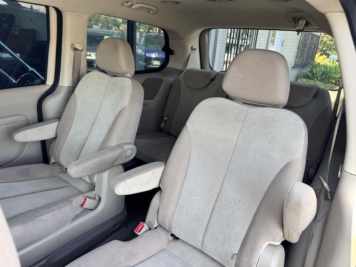 Used 2012 Kia Sedona LX w/ PWR Pkg FWD image 30