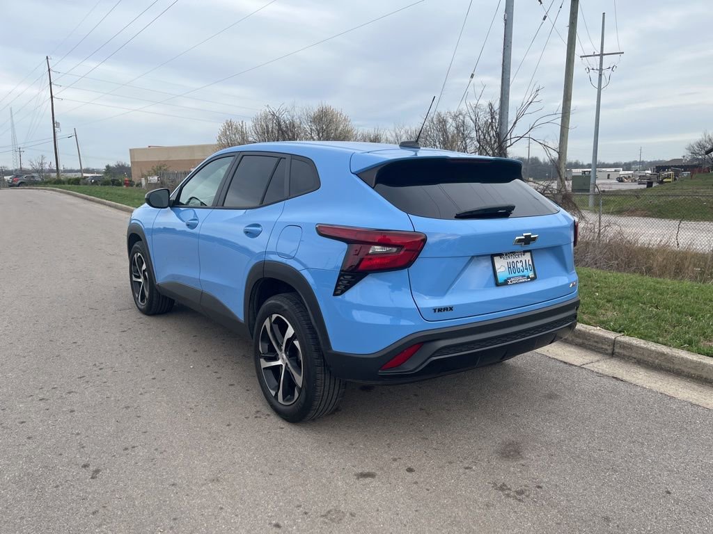 Used 2024 Chevrolet Trax RS w/ Sunroof Package image 4