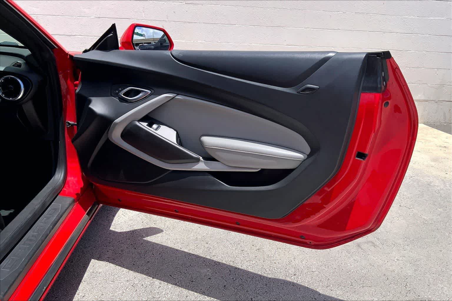 Used 2018 Chevrolet Camaro SS RWD image 27