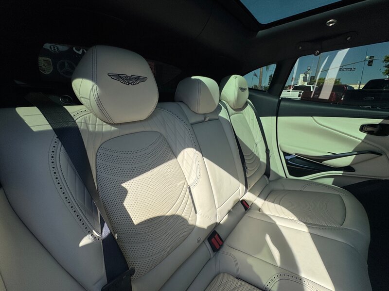 Used 2022 Aston Martin DBX AWD/4WD image 55