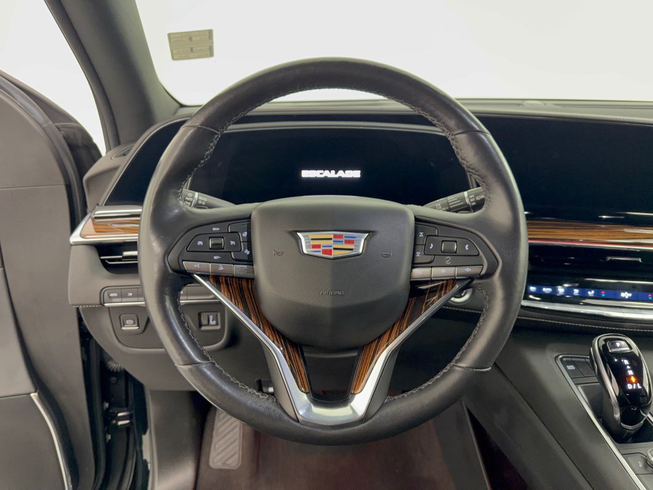 Used 2022 Cadillac Escalade Luxury AWD/4WD image 10