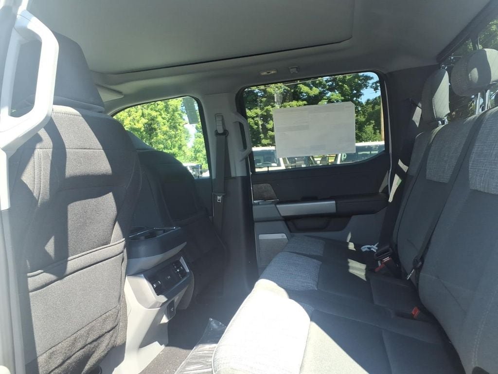 New 2026 Ford F250 XLT w/ XLT Premium Package AWD/4WD image 11