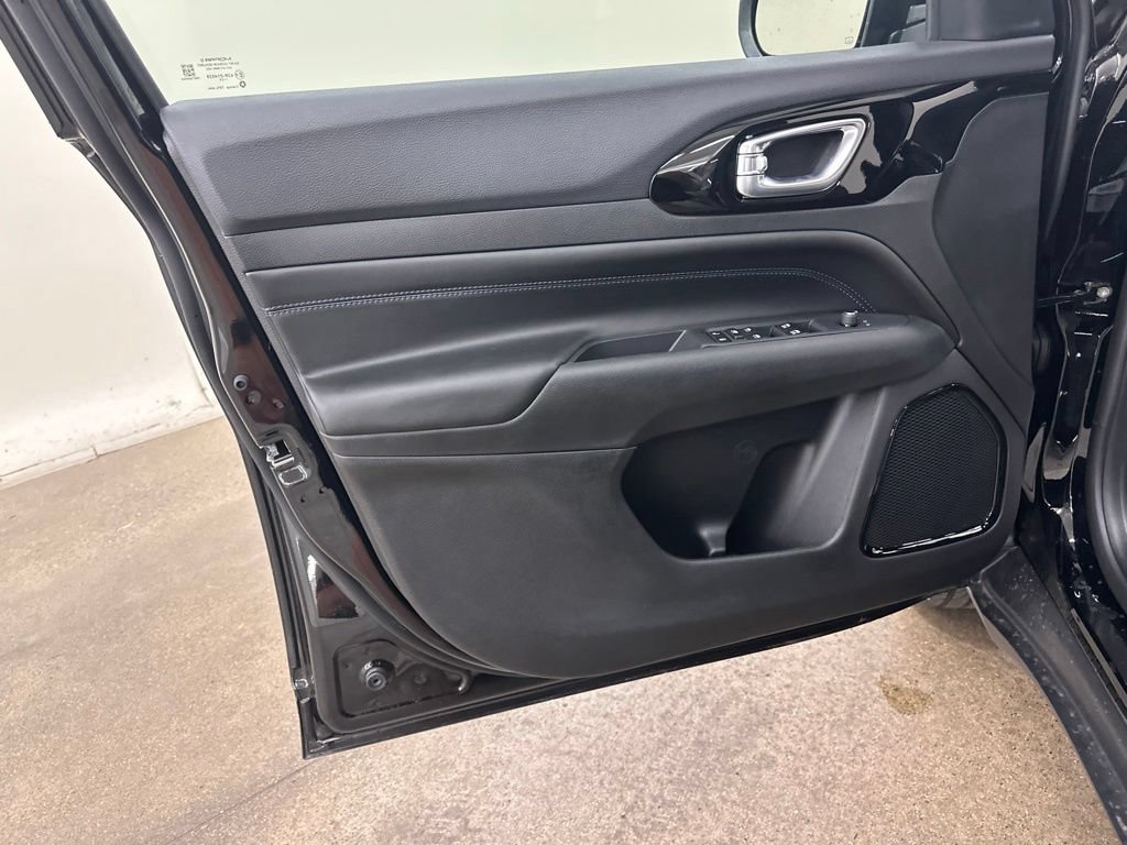 New 2026 Jeep Compass Latitude AWD/4WD image 32