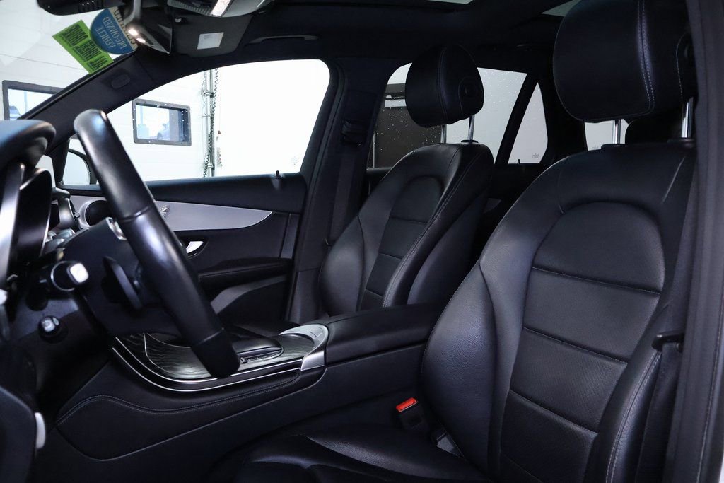 Used 2021 Mercedes-Benz GLC 300 4MATIC image 16