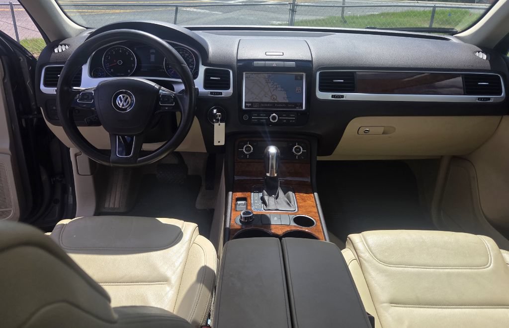 Used 2013 Volkswagen Touareg VR6 AWD/4WD image 4