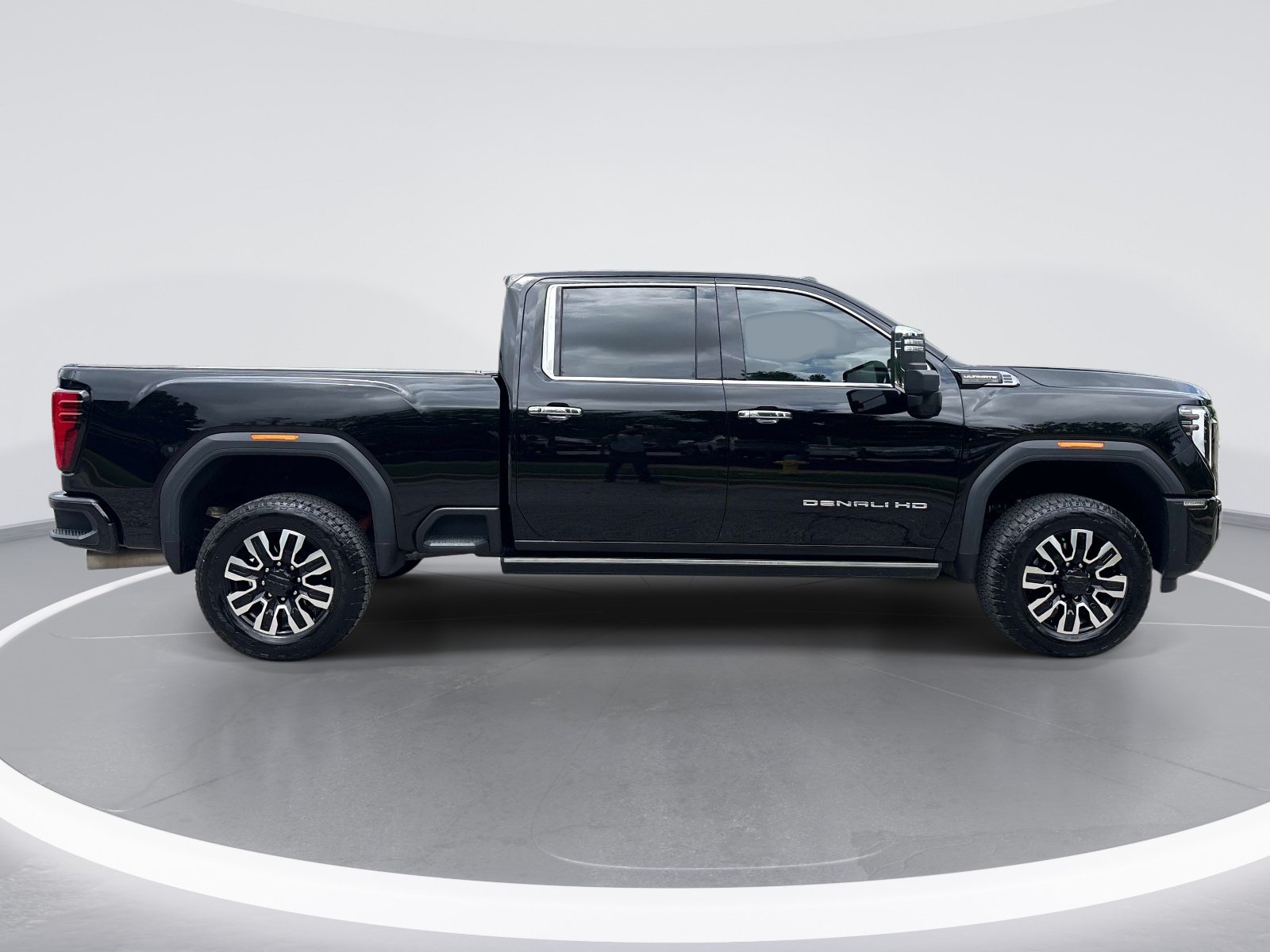 Used 2026 GMC Sierra 2500 Denali Ultimate AWD/4WD image 9