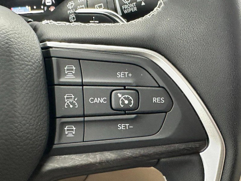 Used 2025 Jeep Grand Cherokee Limited w/ Luxury Tech Group II image 21