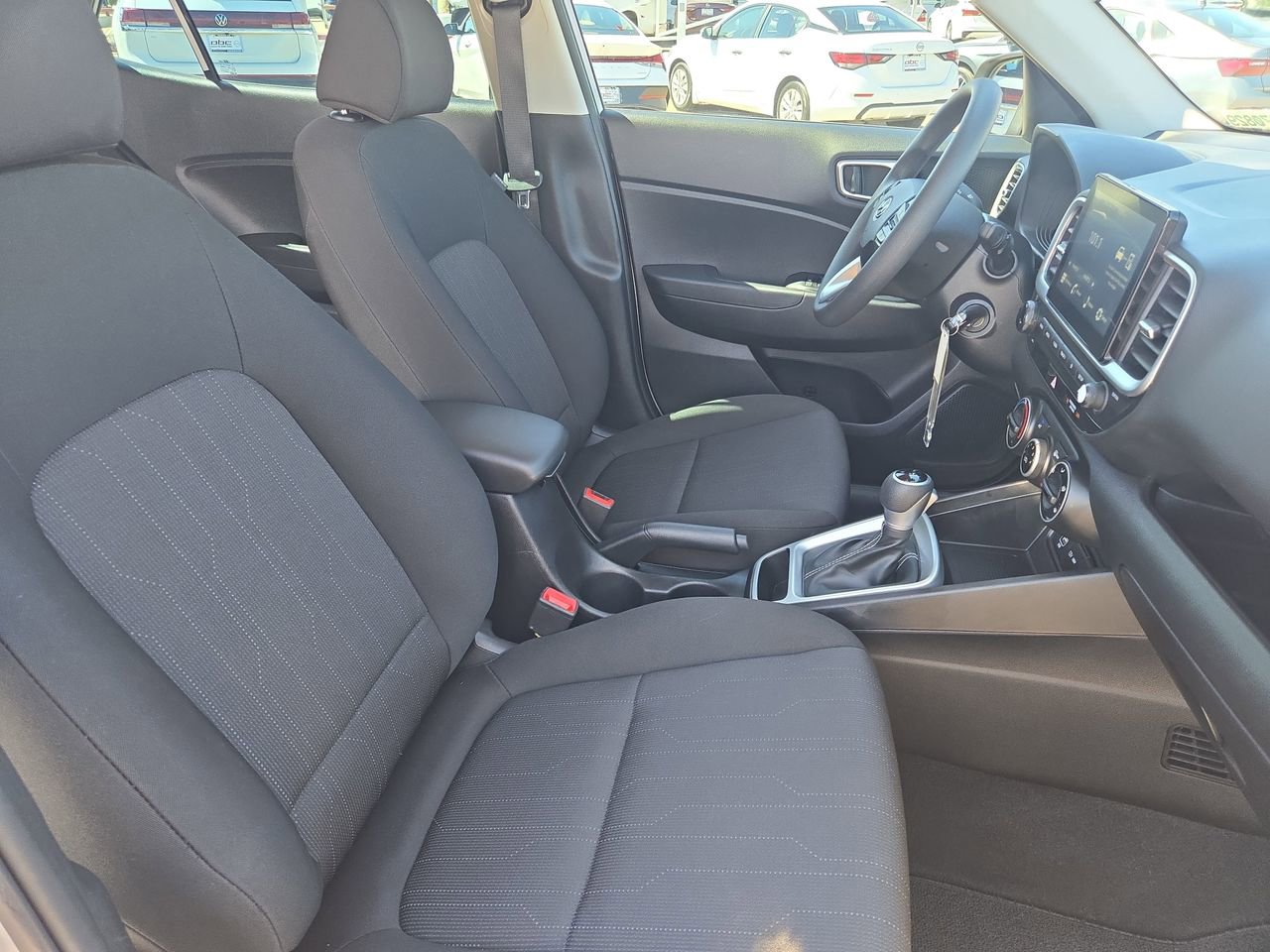 Used 2025 Hyundai Venue SE image 10