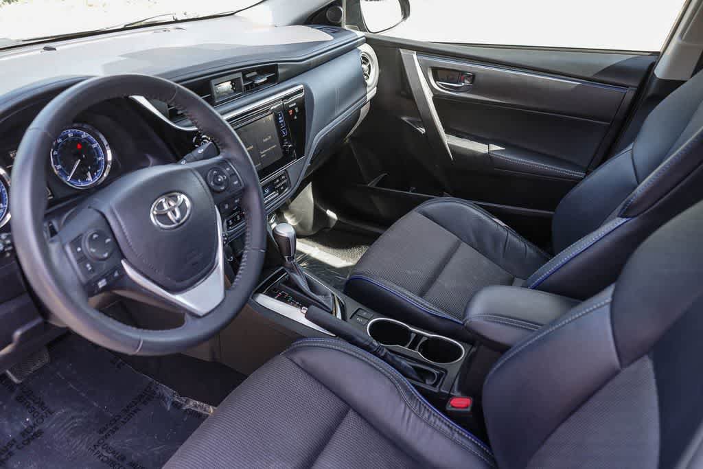 Used 2017 Toyota Corolla SE w/ SE Premium Package FWD image 19