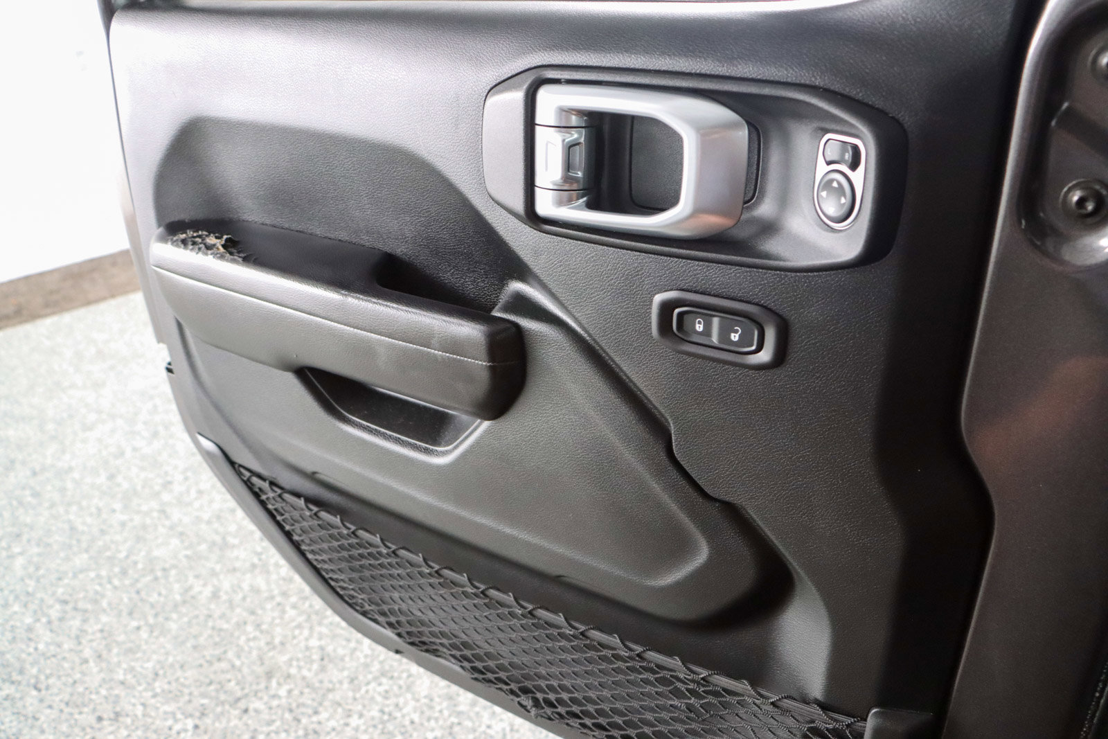 Used 2018 Jeep Wrangler Unlimited Sport S AWD/4WD image 22