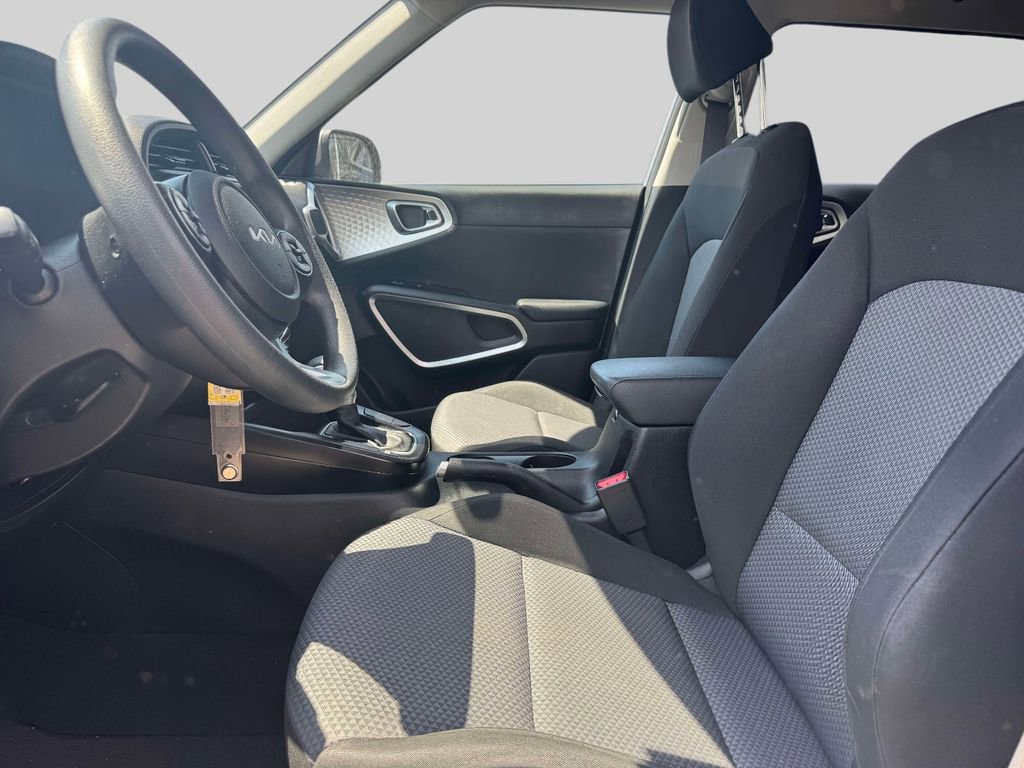 Used 2022 Kia Soul LX w/ Technology Package FWD image 13