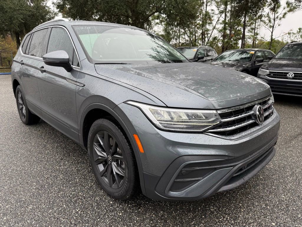 Used 2023 Volkswagen Tiguan SE image 3