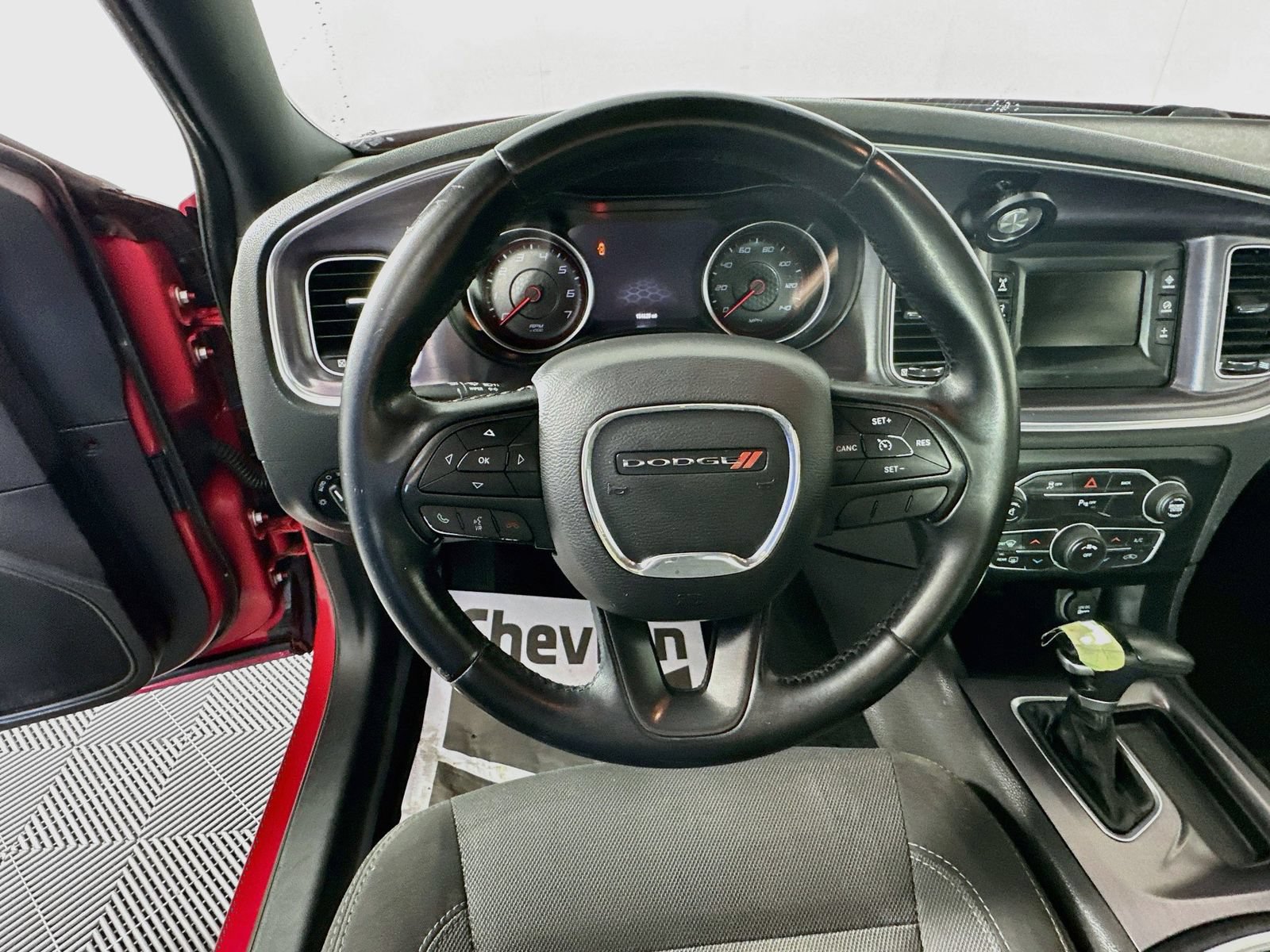 Used 2015 Dodge Charger SE w/ Power Sunroof Group RWD image 11