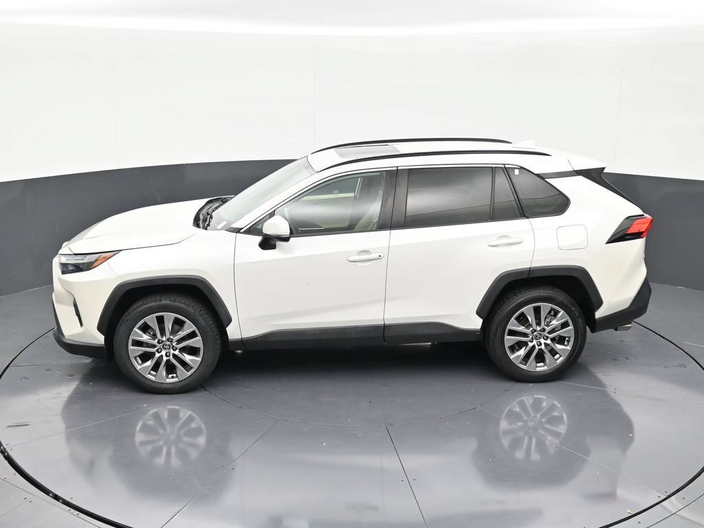 Used 2022 Toyota RAV4 XLE Premium FWD image 14