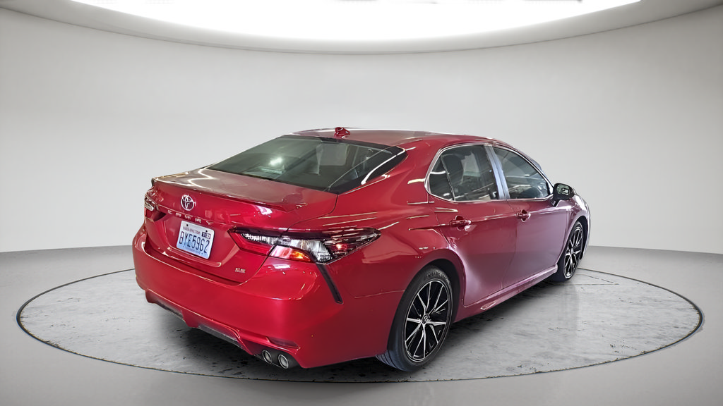 Used 2023 Toyota Camry SE FWD image 3