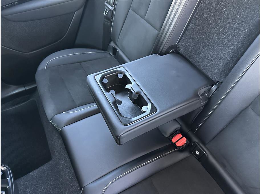 Used 2023 Volvo XC40 Recharge Plus AWD/4WD image 17