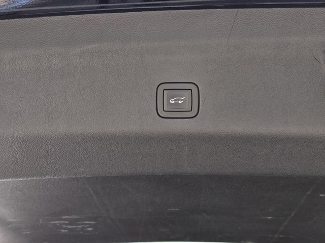 Used 2025 GMC Yukon Denali AWD/4WD image 13
