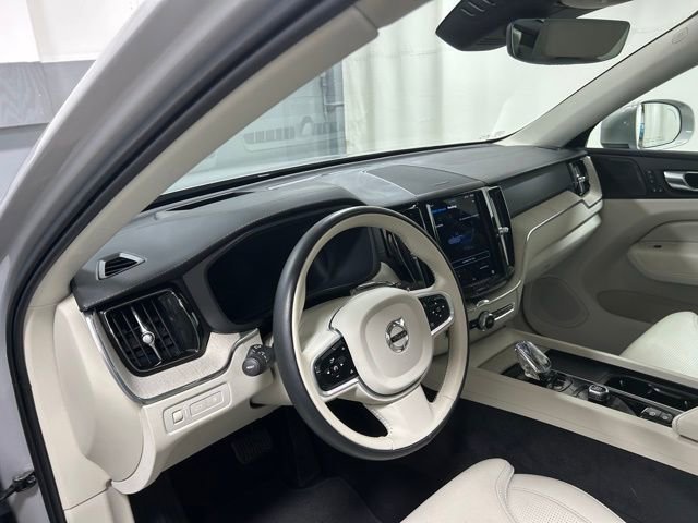 Used 2022 Volvo XC60 T8 Inscription w/ Advanced Package image 11