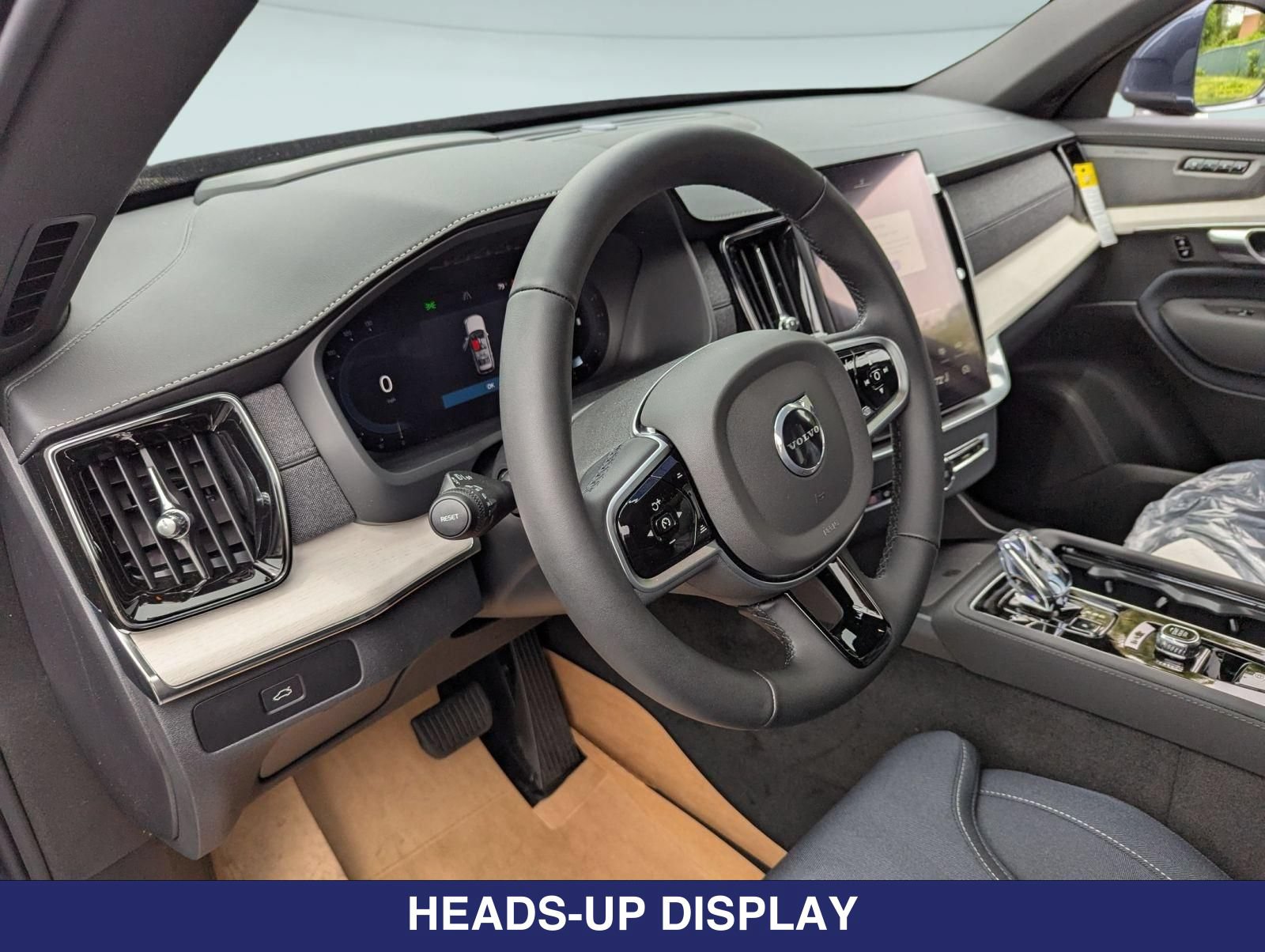 New 2025 Volvo XC90 B6 Ultra w/ Protection Package Premier AWD/4WD image 8