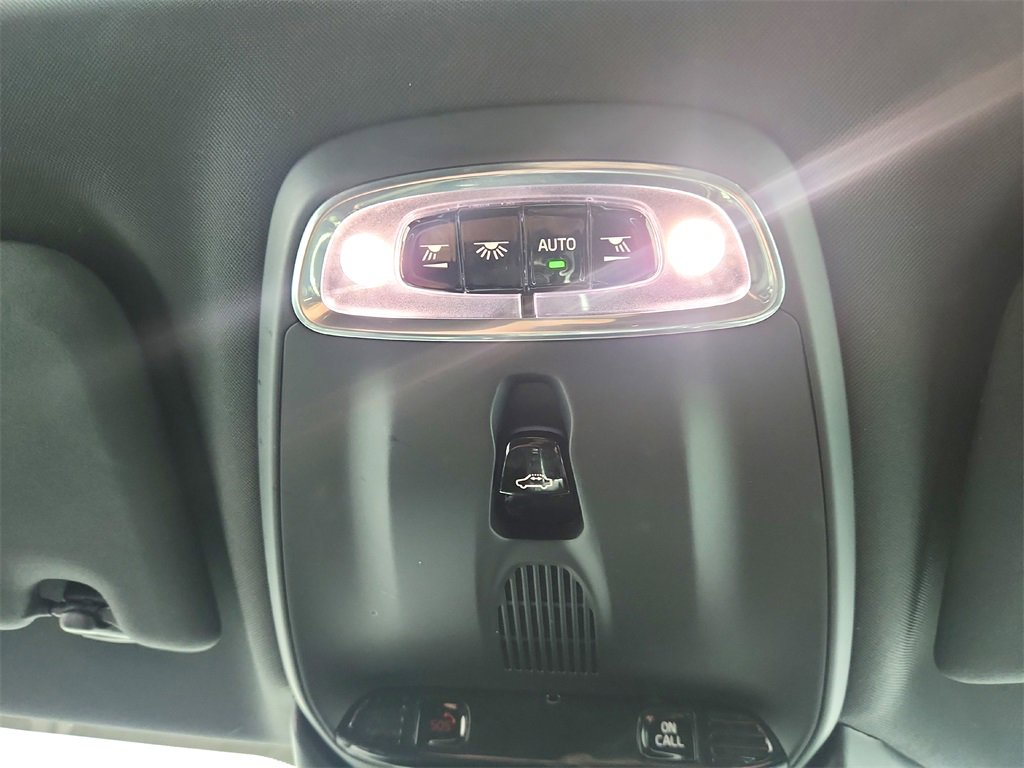 Used 2019 Volvo S60 T6 R-Design image 41