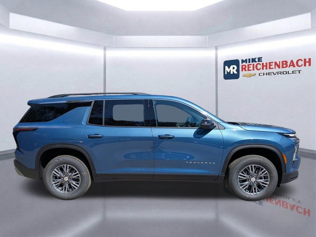 New 2026 Chevrolet Traverse LT w/ Driver Confidence Package FWD image 4
