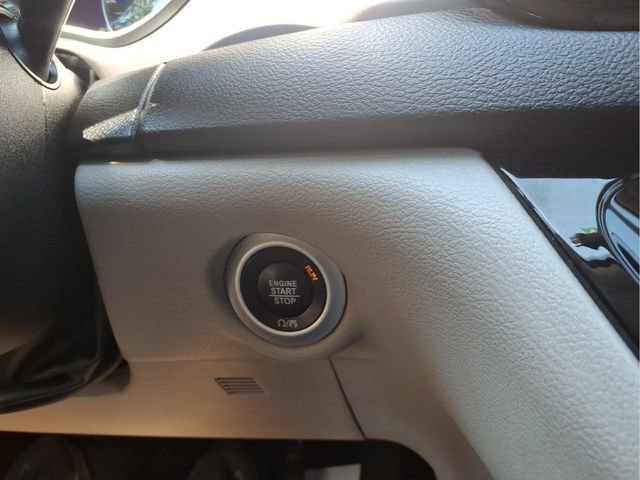 Used 2024 Chrysler Pacifica Touring-L FWD image 22