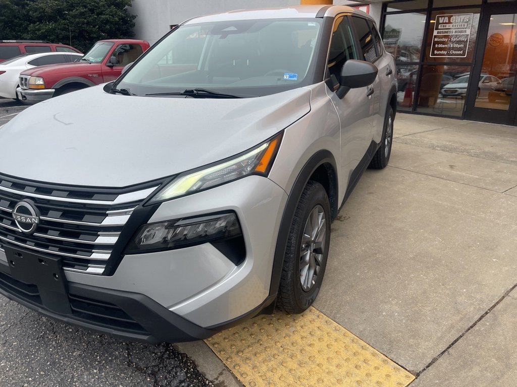 Used 2024 Nissan Rogue S image 8