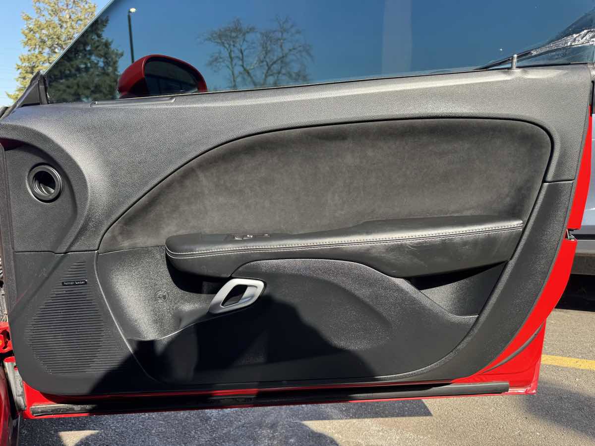 Used 2015 Dodge Challenger SRT image 37